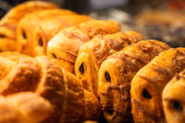 Schoko Croissants in der Auslage